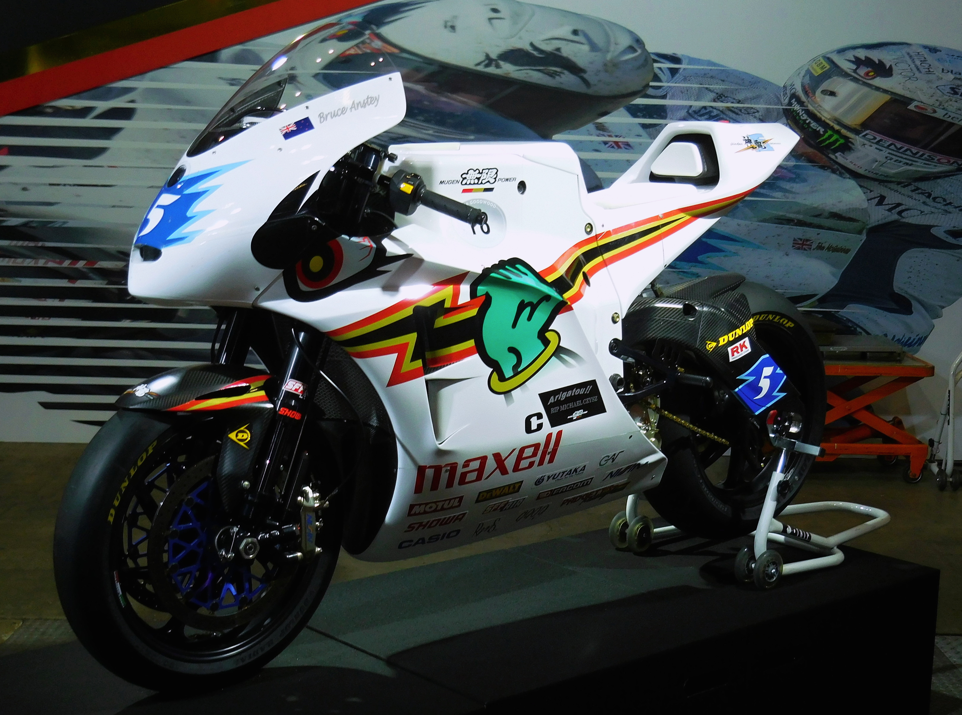 マン島TTで大活躍の電動バイク”神電”を大解剖！